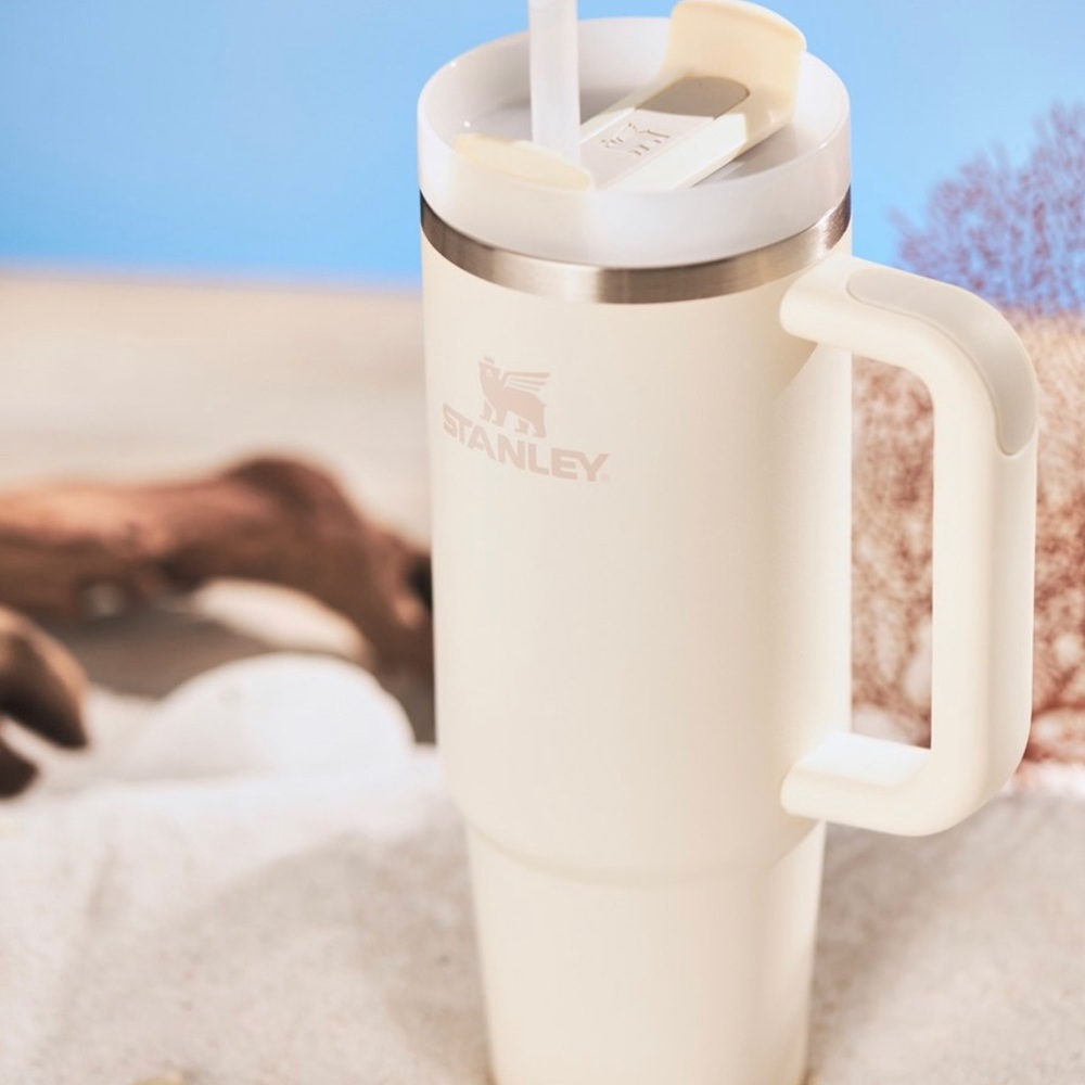 NWT Stanley 30 oz. Quencher H2O Flowstate Tumbler- Cream